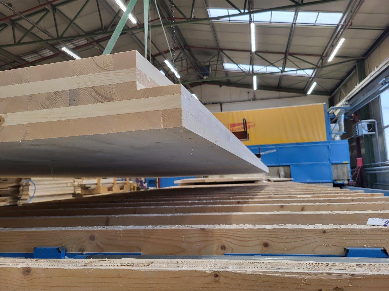 NOVATOP rozšířil výrobní portfolio o standardní CLT pro vícepodlažní dřevostavby