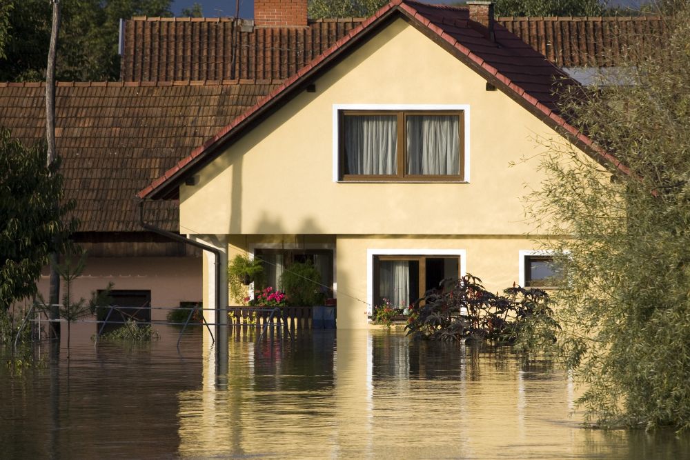 Jak účinně vysušit zaplavenou dřevostavbu